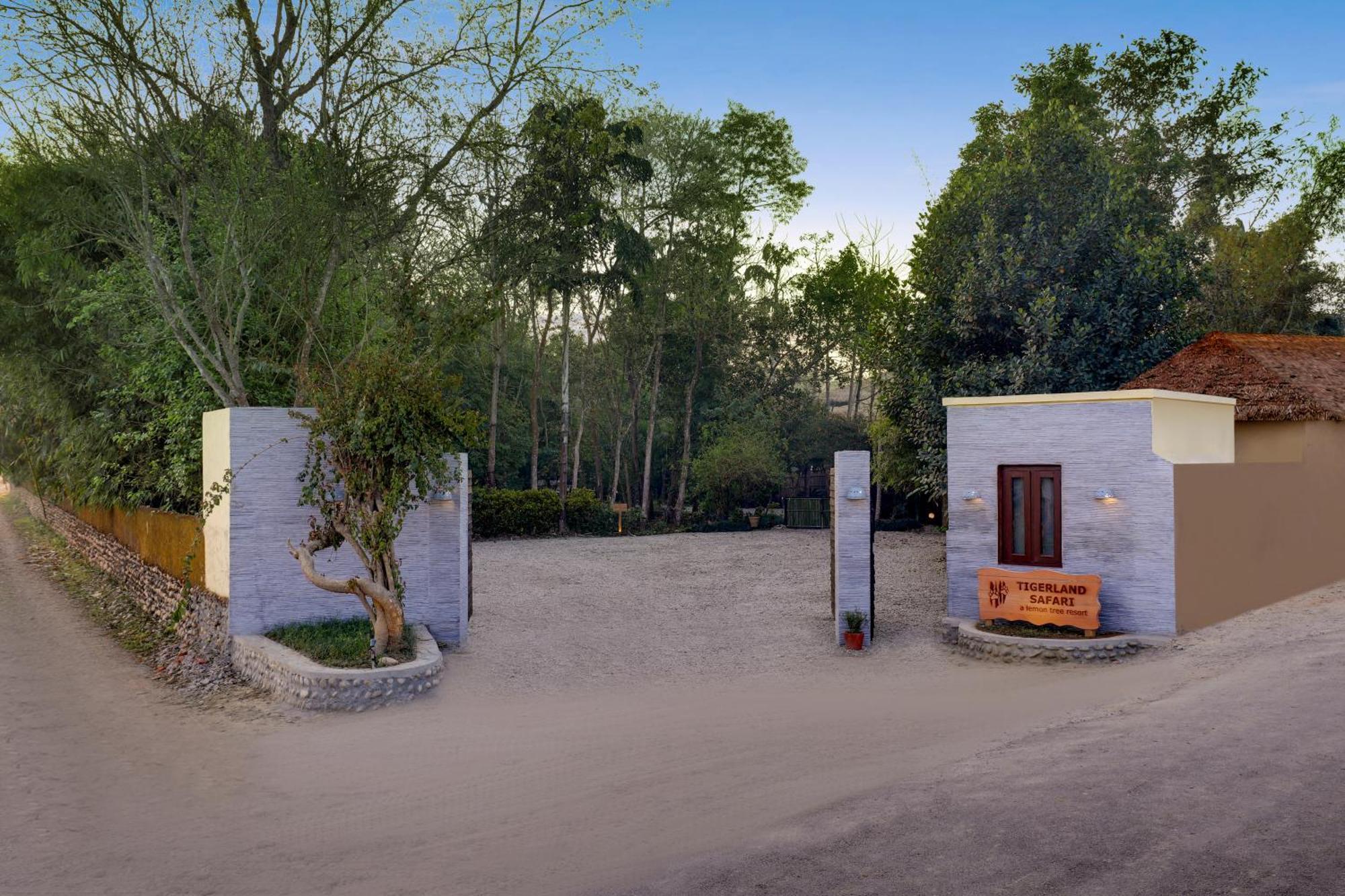 Patlahara Tigerland Safari - A Lemon Tree Resort, Chitwan, Nepal מראה חיצוני תמונה
