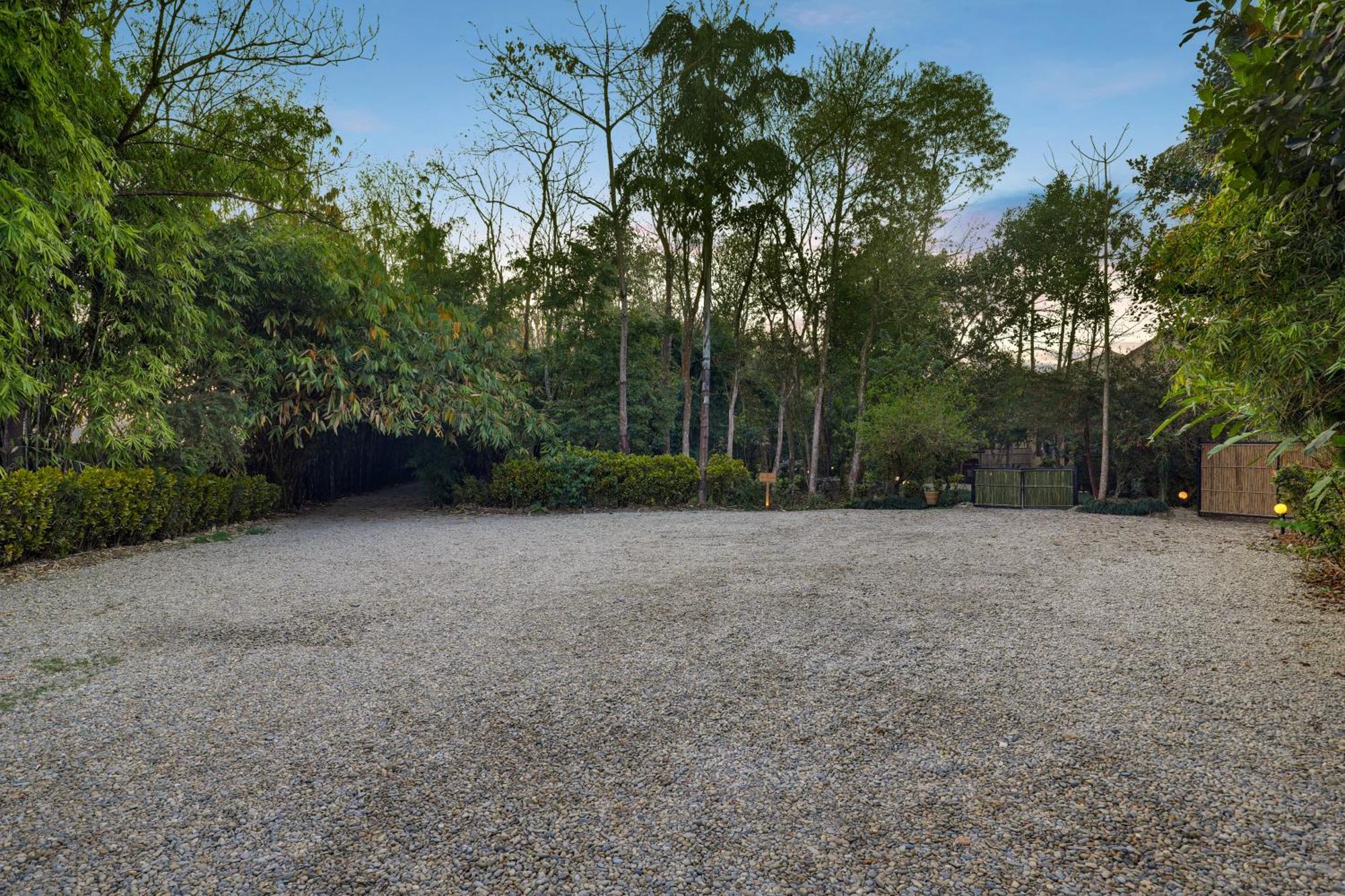 Patlahara Tigerland Safari - A Lemon Tree Resort, Chitwan, Nepal מראה חיצוני תמונה